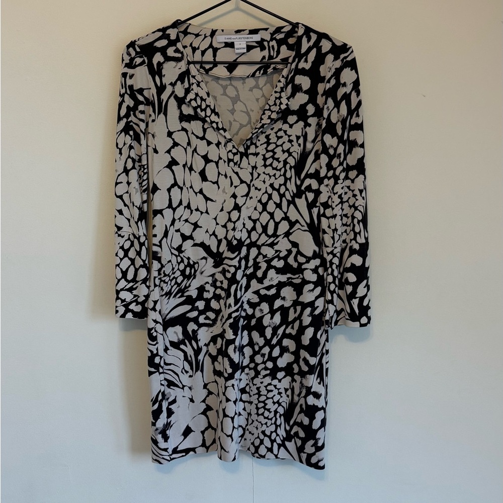 Diane von Furstenberg DVF Black White Abstract Animal Print Wrap Dress Size 2